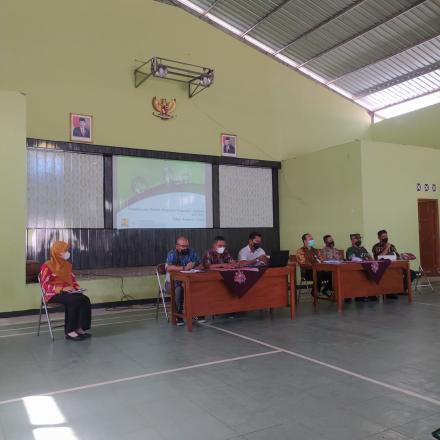 Sosialisasi Pemeliharaan Berkala Bangunan Penahan Sedimen di Sungai Celeng Karangtengah 