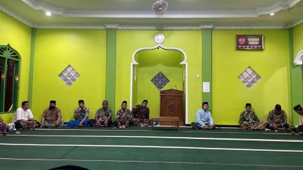 Pemkal Lakukan Safari Tarawih di Masjid Darussalam Srunggan